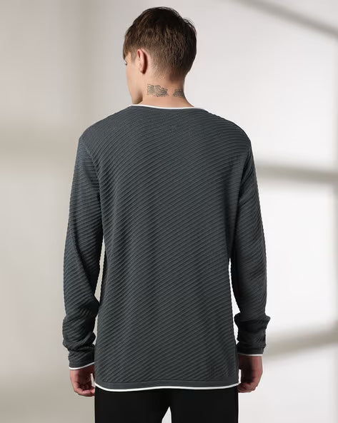 TEAMSPIRIT Men Striped Regular Fit Crew-Neck T-Shirt